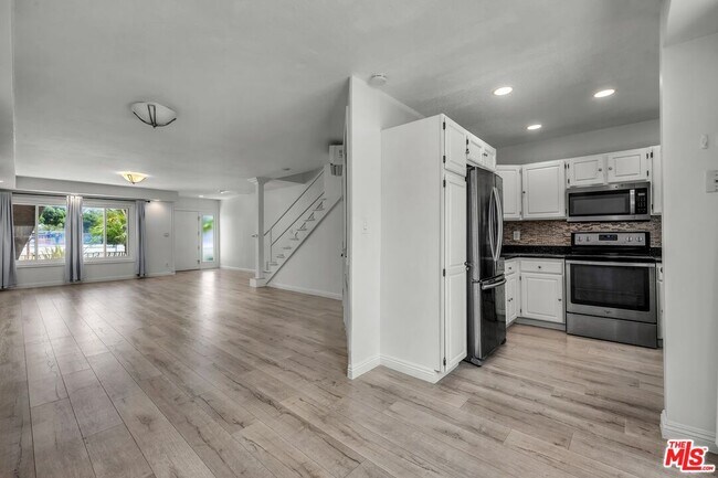 Building Photo - 8025 Redlands St