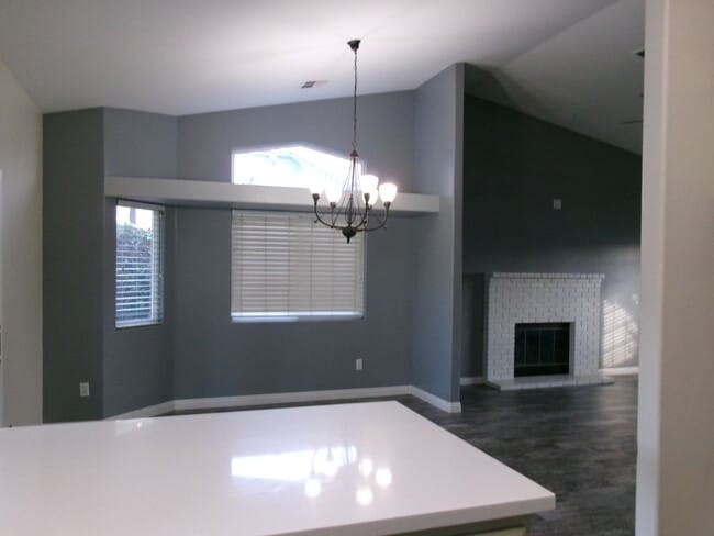 Building Photo - NW-WITH POOL !