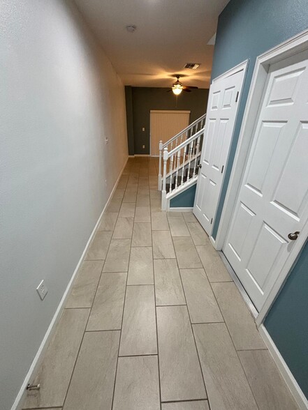 Building Photo - 900 Lakefront Village Dr