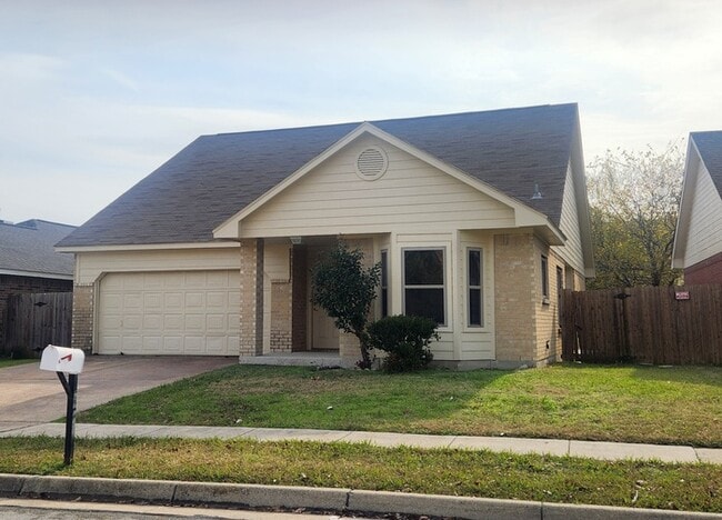 Building Photo - 3/2/2 Fresh Remodel