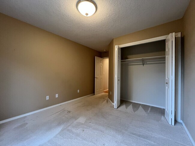 Building Photo - Elegant Home Offering Open Living Spaces, Spacious Primary Suite, and Nature-Inspired Yard