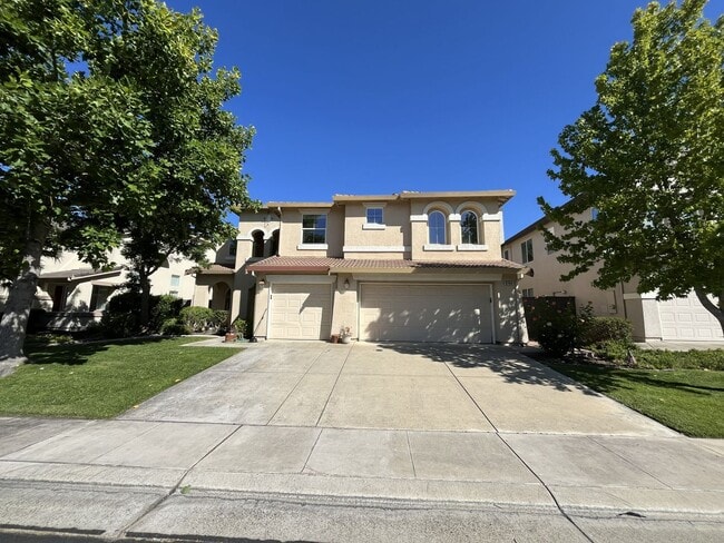 Building Photo - COMING SOON!!! 4 bedroom 3 bathroom home in Elk Grove!
