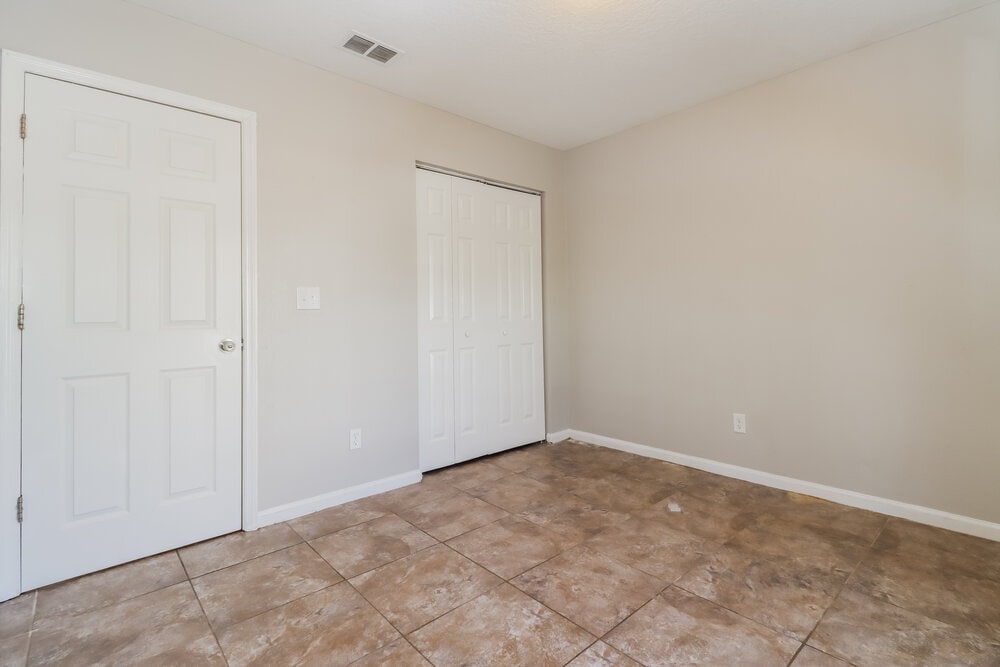 Building Photo - 16136 Villa Dr