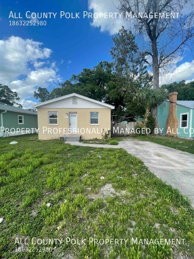 Cozy 2 Bedroom Home For Rent in St. Pete! 4727 Haines Rd N Saint