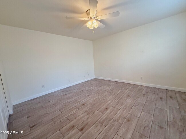 Building Photo - 8052 N 31st Ln