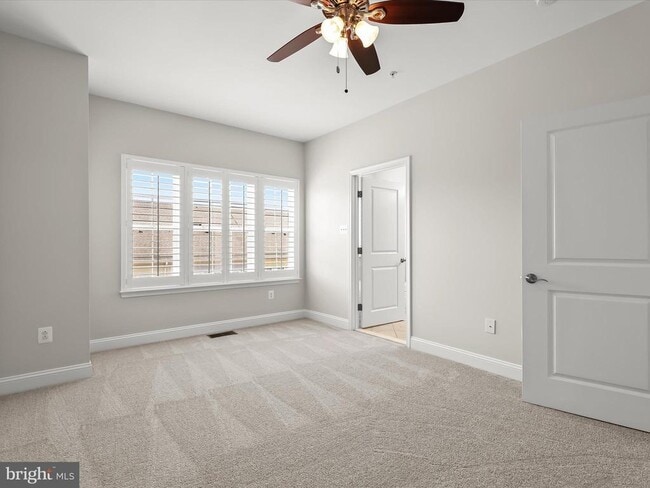 Building Photo - 5803 Lois Ln