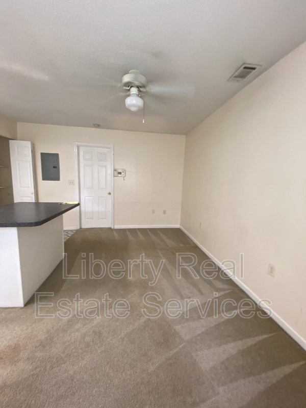 Building Photo - 123 Rolland St