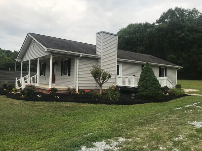 Building Photo - 1619 Cedar Rock Church Rd