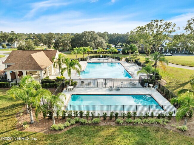 Building Photo - 526 Oakmont Dr
