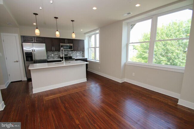 Building Photo - 400 S 45th St
