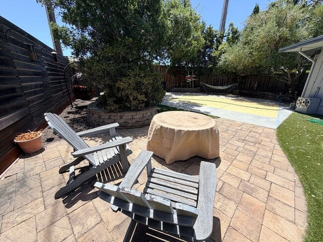 Building Photo - San Mateo 4Bed/2Ba Eichler Home with Putting Green, Vegetable Garden & Designer Finishes