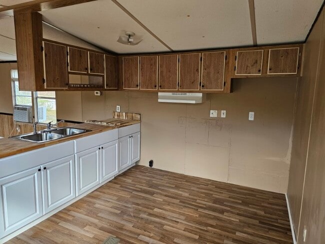 Building Photo - 15483 Lime Dr