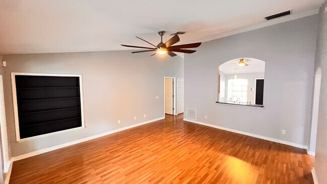 Building Photo - The Heart of Maitland: 3BD/2BA Home That F...