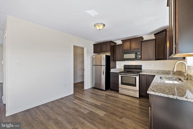 Building Photo - 103 H St
