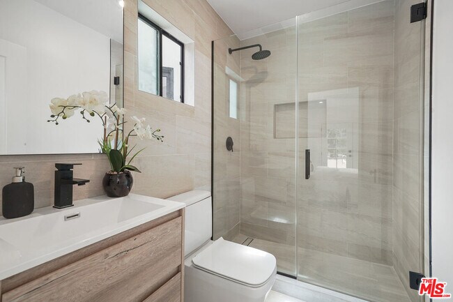 Building Photo - 712 N Rodeo Dr