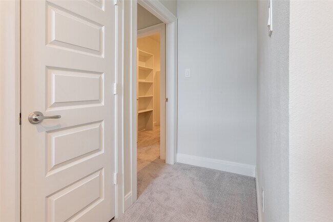 Building Photo - 2802 Grand Fountains Dr