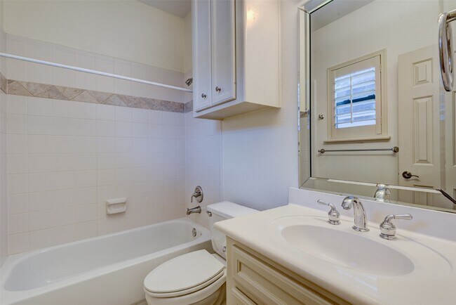 Building Photo - 2210 Mason St