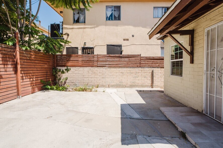 Building Photo - 5630 1/2 Craner Ave