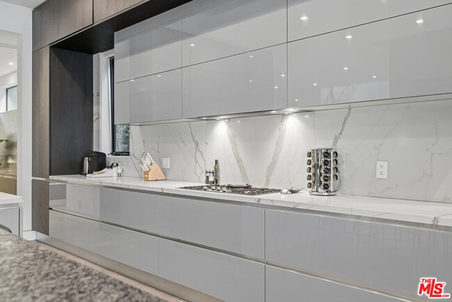 Building Photo - 5365 Vanalden Ave