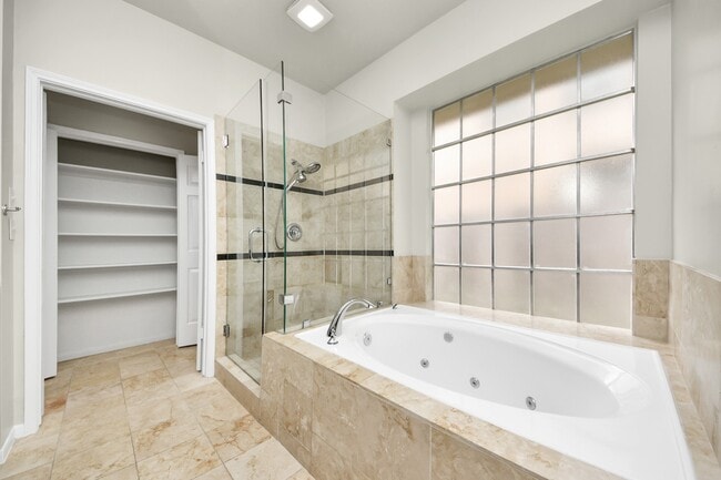 Building Photo - 4418 Ringrose Dr