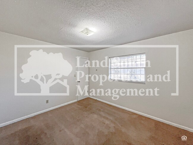 Building Photo - 318 Ariana St