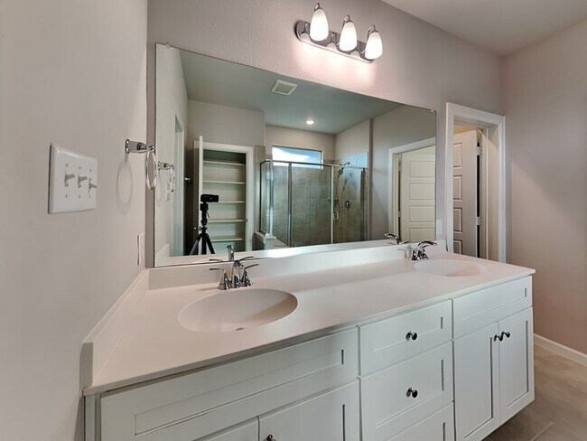 Building Photo - 162 Camelia St