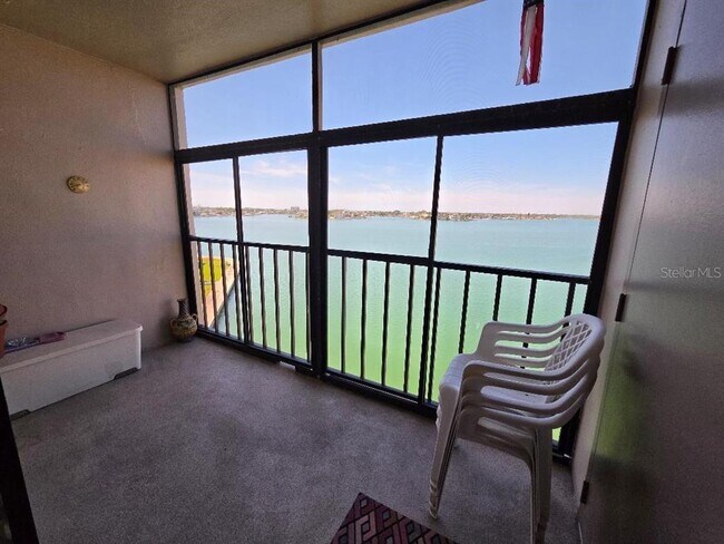 Building Photo - 7700 Sun Island Dr S