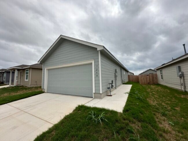 Primary Photo - 7260 Pasture Run