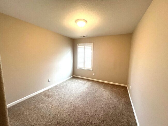 Building Photo - 460 Lindberg Cir