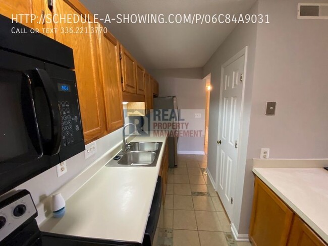 Building Photo - Pristine 2 Bed / 2 Bath Condo on Glendale ...