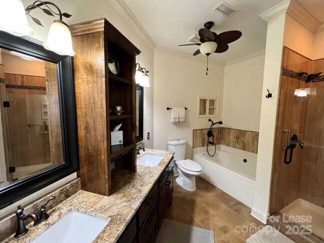 Building Photo - 1140 Torrence Cir