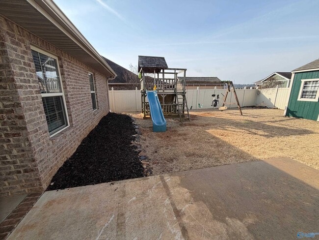 Building Photo - 8 Easy St