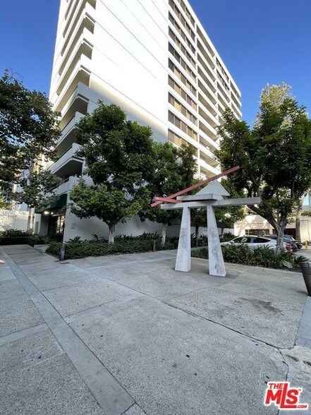 Building Photo - 600 W 9th St