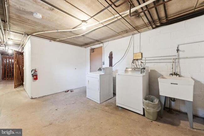 Building Photo - 1334 Montgomery Ave