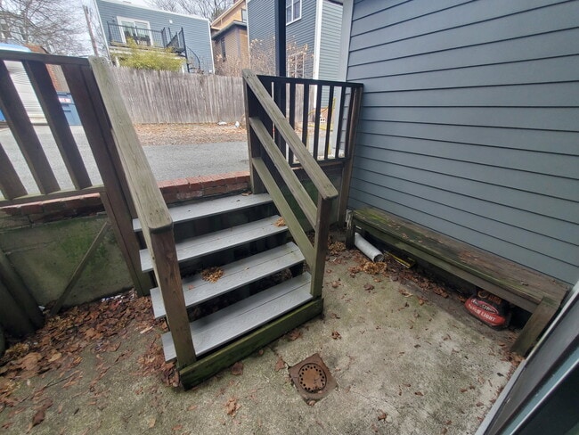 Building Photo - 23 Suffolk St