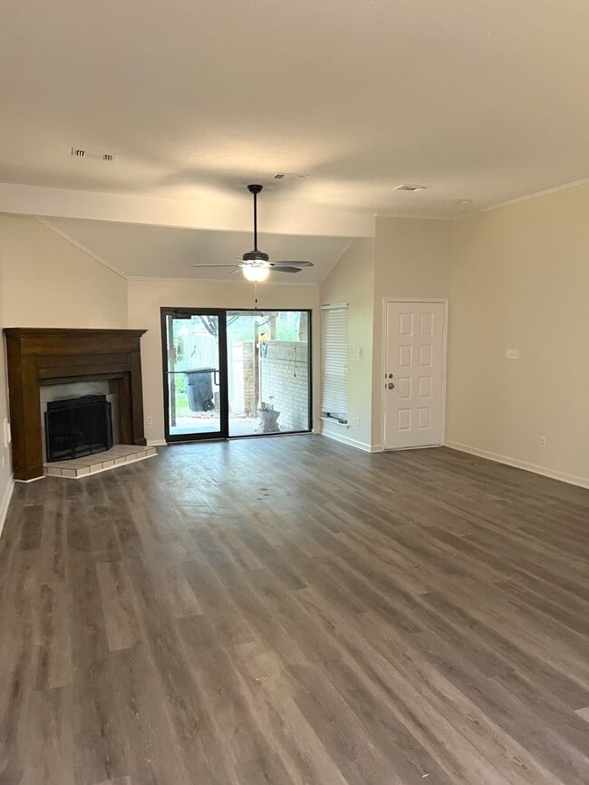 Building Photo - 1635 Ainsdale Dr