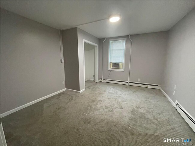 Building Photo - 1044 Farmington Ave