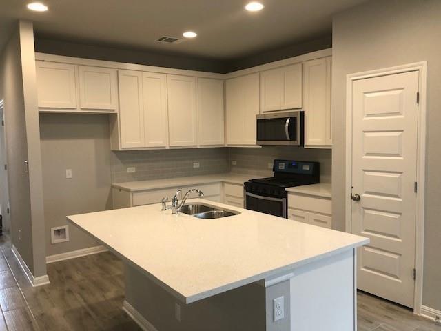 Building Photo - 137 Peruvian Ln