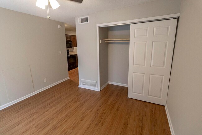 Building Photo - 105 N Garth Ave