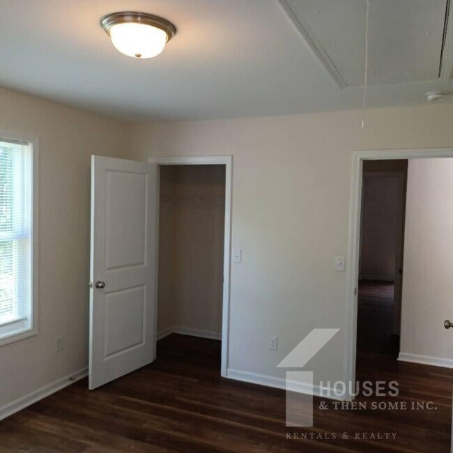 Building Photo - 401 Bramlett Rd