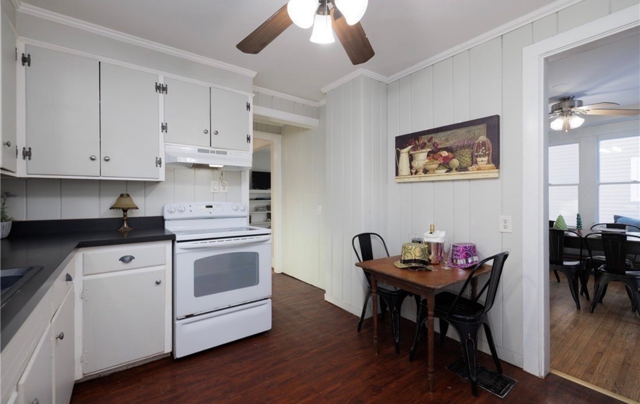 Building Photo - 18 Deland Park a