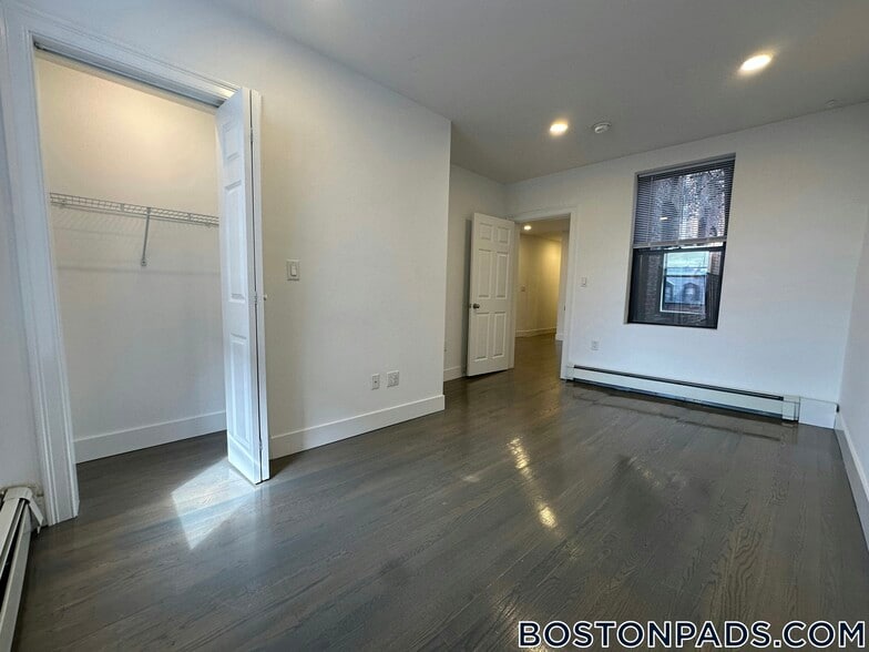 Building Photo - 44A Joy St