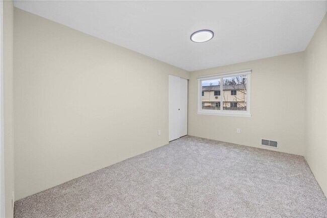 Building Photo - 49 Bucklebury Hill