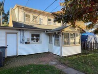 Building Photo - Charming 1 Bedroom Cottage with Bonus Room...