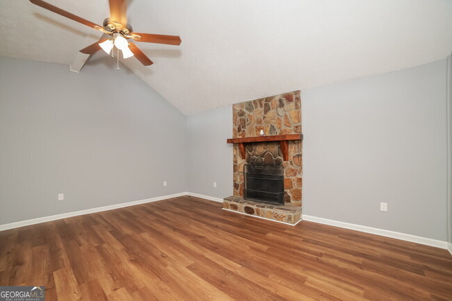 Building Photo - 6513 Mitchell Ln SW