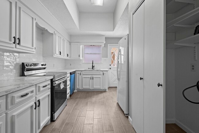 Building Photo - 8268 Heartfield Ln