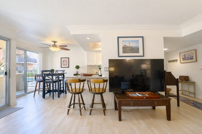 Building Photo - Poolside Condo