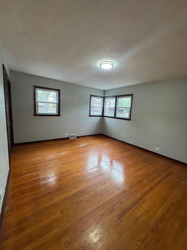 Building Photo - Beautiful 3-bedroom house for Rent AVAILAB...