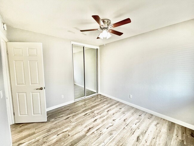 Building Photo - Charming 2 Bedroom 1.5 Bathroom Townhome w...