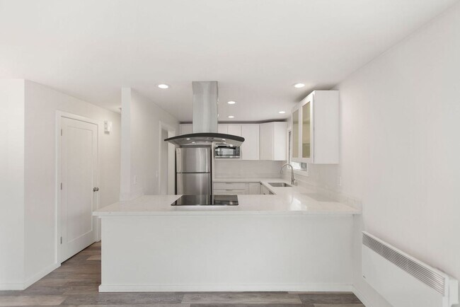 Building Photo - 211 3rd St S